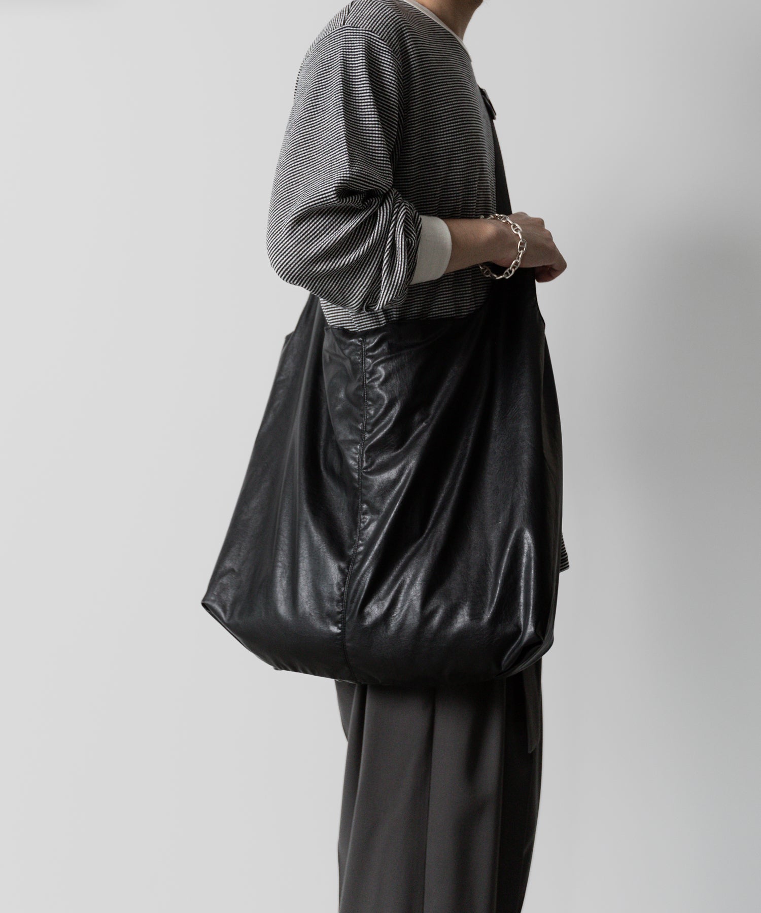 ATTACHMENT | SYNTHETIC SHOULDER SHOPPING BAG – session