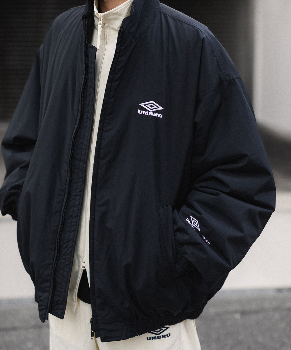 ssstein × UMBRO】CO/NY POPLIN PADDED JACKET - BLACK | 公式通販