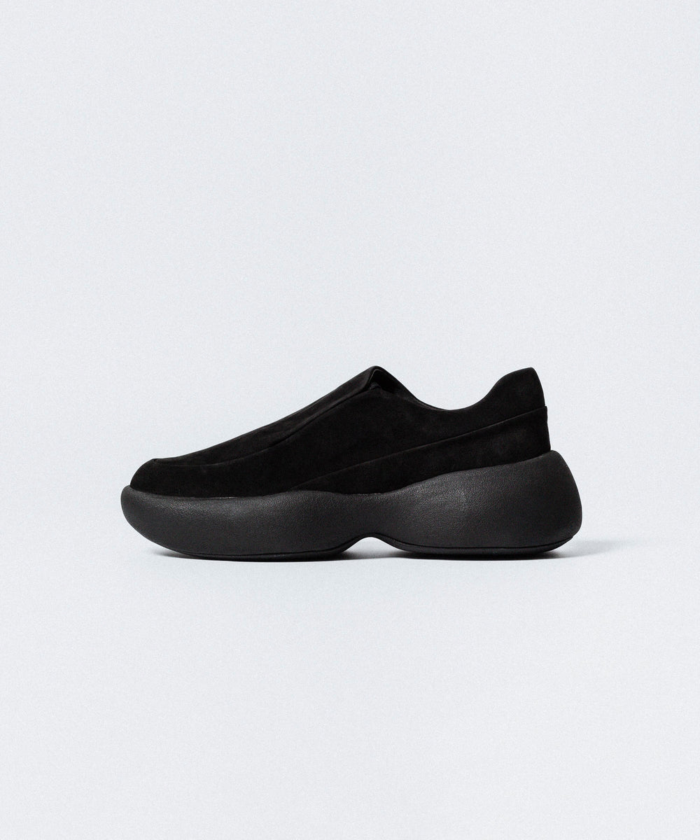 VEIN 】COW LEATHER NUBUCK OVAL SOLE TRAINER - BLACK | 公式通販