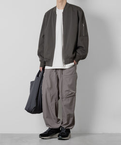 【ATTACHMENT】ATTACHMENT アタッチメントのCO/NY WEATHER CLOTH WIDE CARGO TROUSERS - KHAKI GRAY  公式通販サイトsession福岡セレクトショップ
