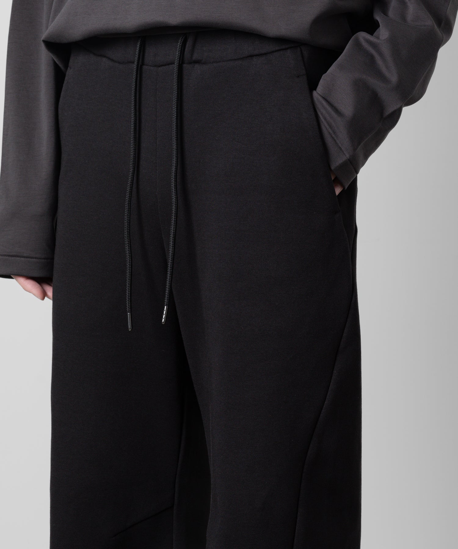 【ATTACHMENT】ATTACHMENT アタッチメントのCO/PE DOUBLE KNIT THREE DIMENSIONAL WIDE PANTS - BLACK 公式通販サイトsession福岡セレクトショップ
