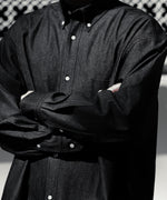 画像をギャラリービューアに読み込む, INTÉRIM(インテリム)のブラックデニムシャツ 90&#39;S FIT UK BLACK DENIM BUTTON DOWN SHIRT - BLACK DENIM
