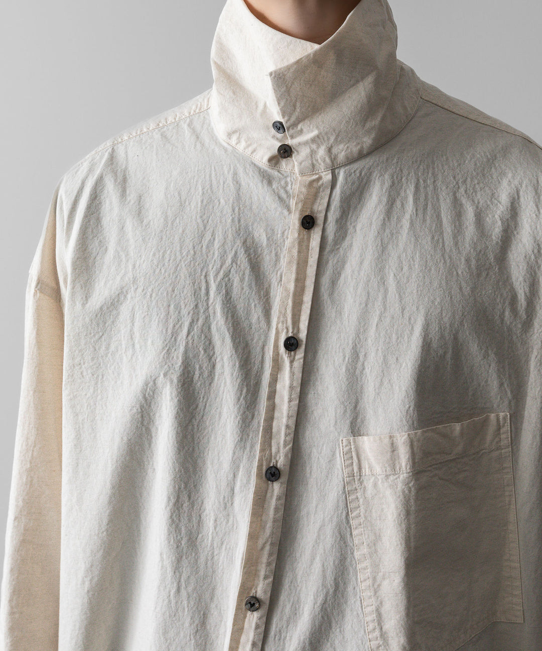 The Viridi-anne | DIAGONAL OPEN HIGH NECK SHIRT