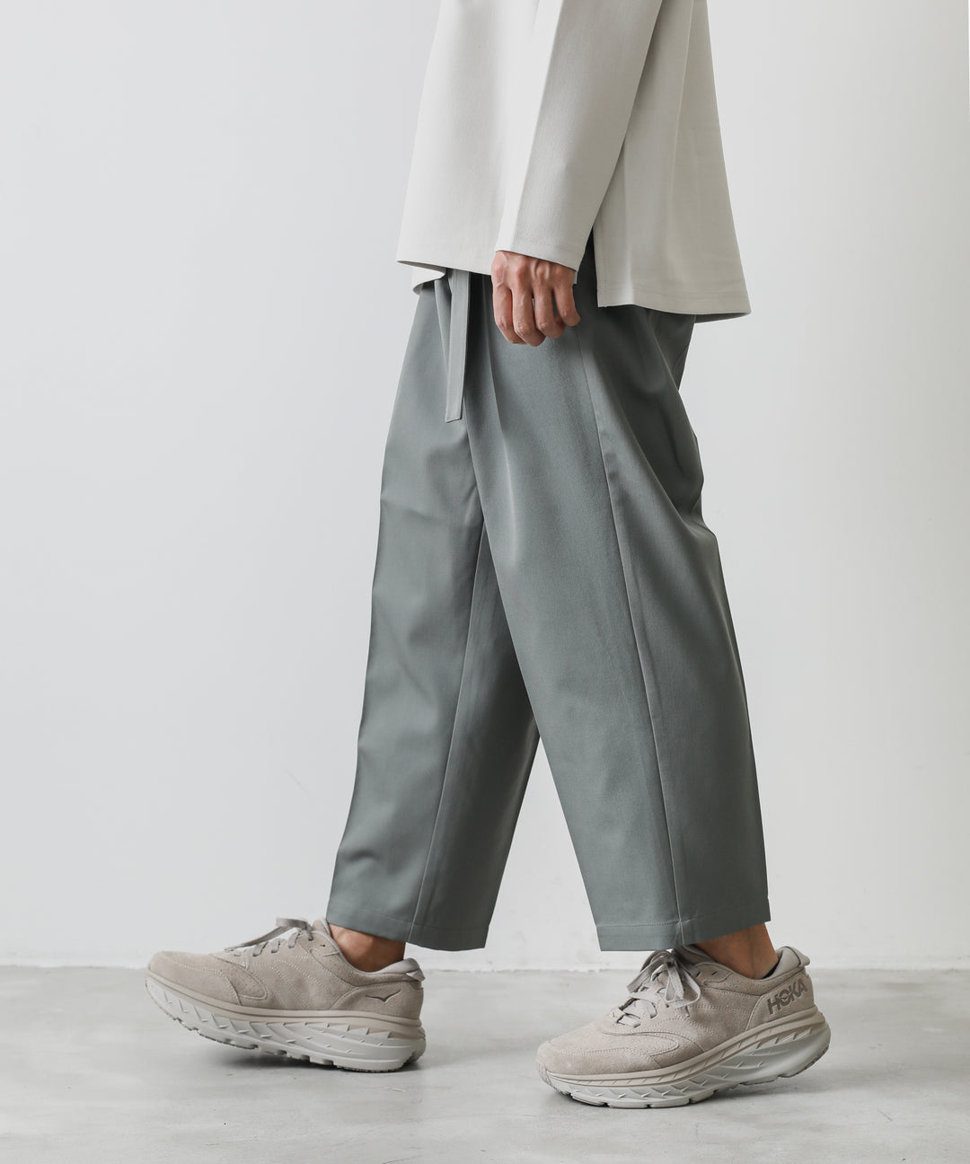 ATTACHMENT / アタッチメントのBELTED TROUSERS