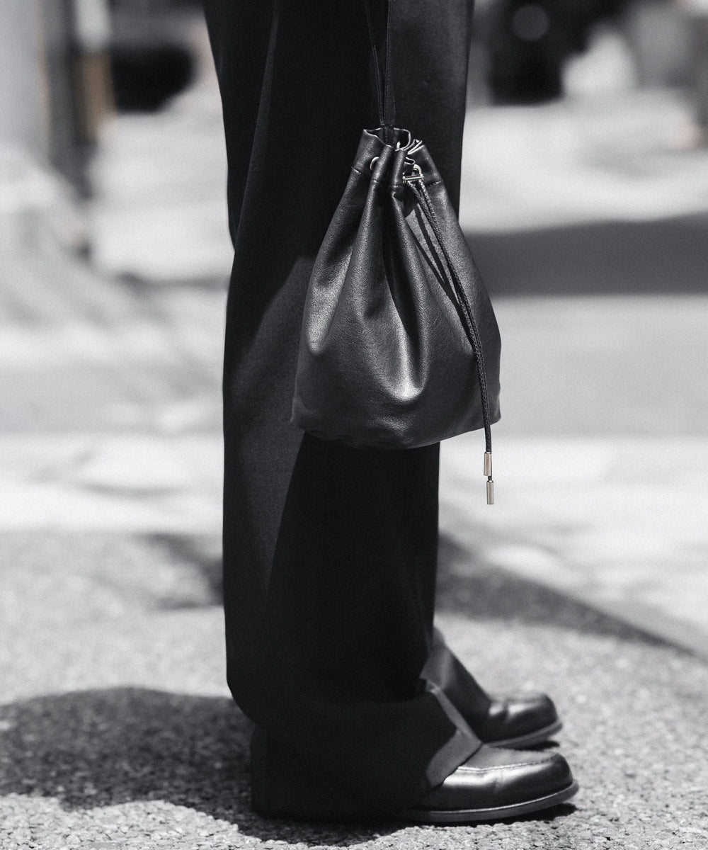 ATTACHMENT / EXCLUSIVE ITEMアタッチメントのSYNTHETIC LEATHER SMALL BUCKET BAG - BLACKの公式通販サイトsession福岡セレクトショップ