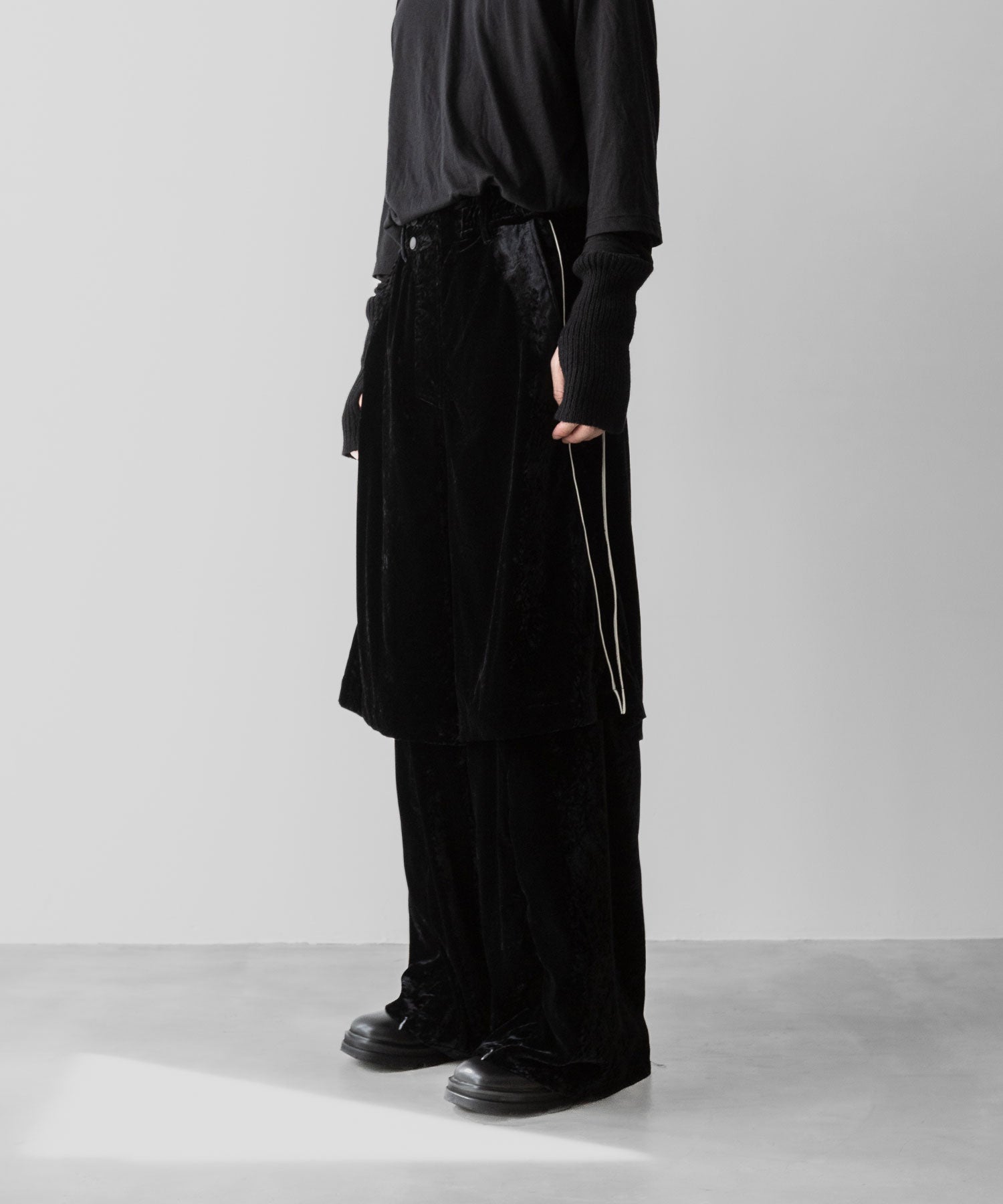 【SUBLATIONS】VELVET TRANSFORM EASY TRACK PANTS - BLACK