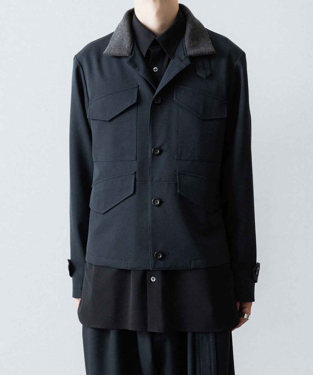 UJOH - ウジョーのRIB COLLAR 4 POCKETS BLOUSONのGRAYISH NAVY公式通販サイトsession福岡セレクトショップ