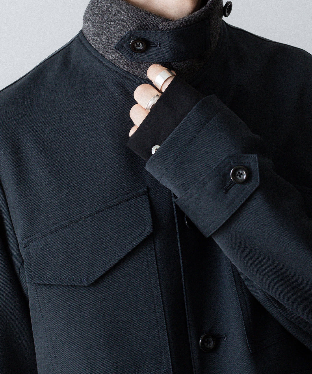 UJOH - ウジョーのRIB COLLAR 4 POCKETS BLOUSONのGRAYISH NAVY公式通販サイトsession福岡セレクトショップ