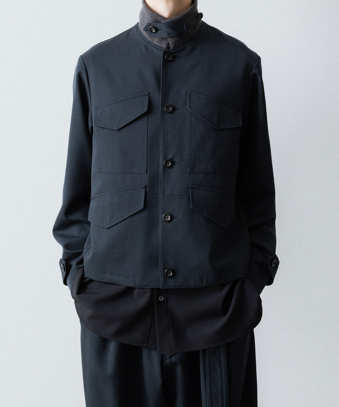 UJOH - ウジョーのRIB COLLAR 4 POCKETS BLOUSONのGRAYISH NAVY公式通販サイトsession福岡セレクトショップ