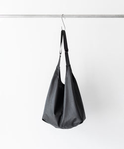 ATTACHMENT(アタッチメント)の限定 SYNTHETIC SHOULDER SHOPPING BAGのBLACK レザーバッグ
