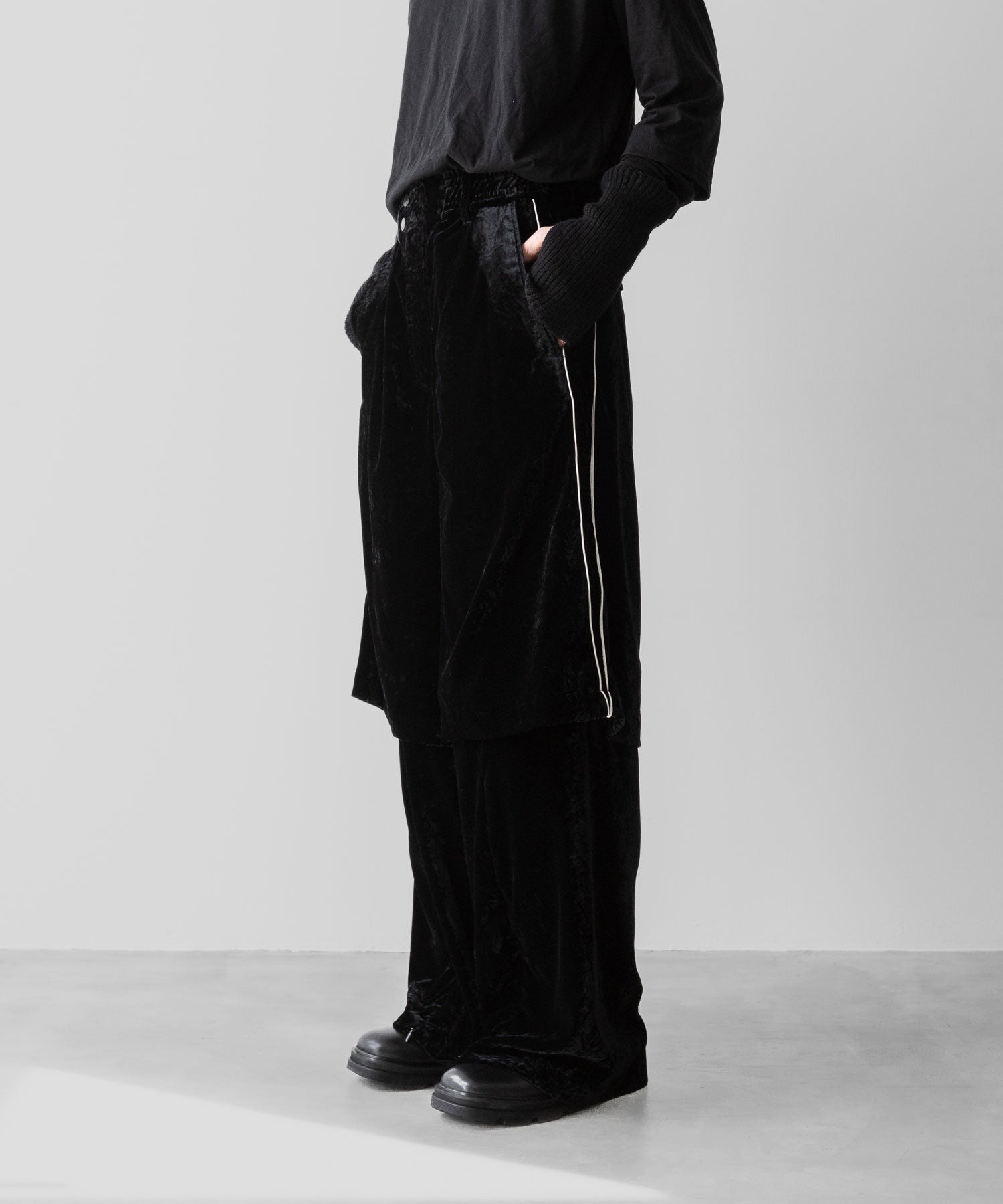 【SUBLATIONS】VELVET TRANSFORM EASY TRACK PANTS - BLACK