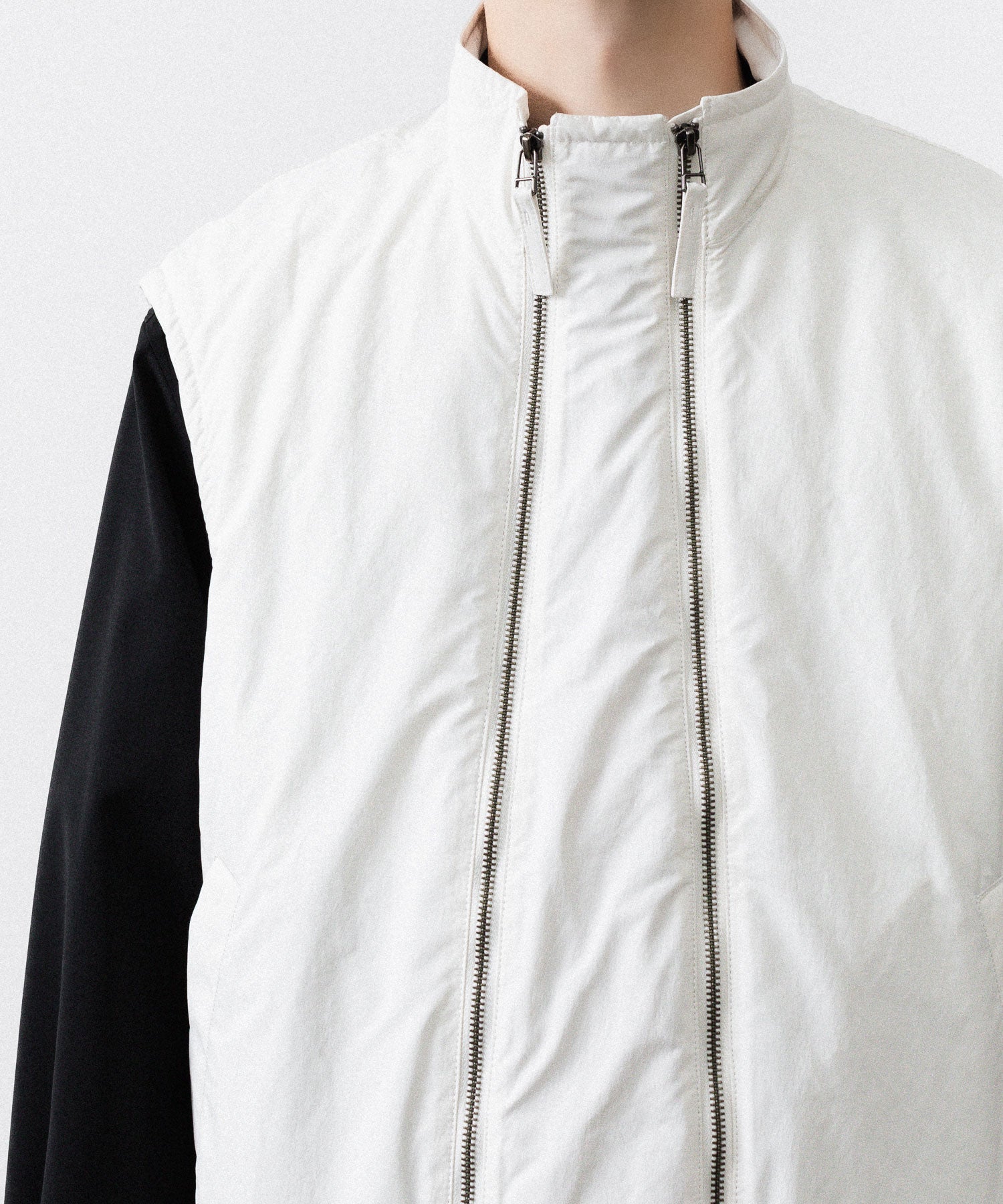 UJOH ウジョーのW ZIP VESTのIVORY公式通販サイトsession福岡セレクトショップ