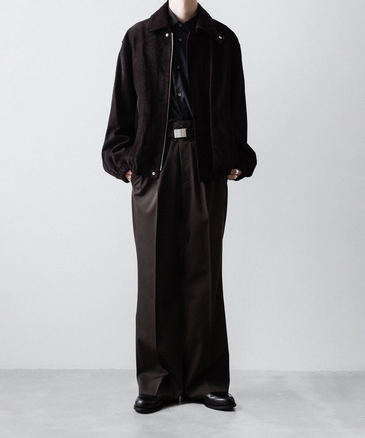 ssstein / シュタイン】FLARE TROUSERS - GREY KHAKI | 公式通販サイト