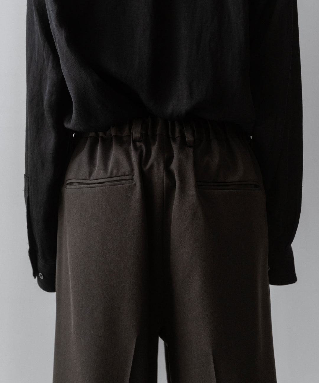 ssstein(シュタイン)のTWO TUCK EASY TROUSERS - GREY KHAKIの公式通販サイトsession福岡セレクトショップ
