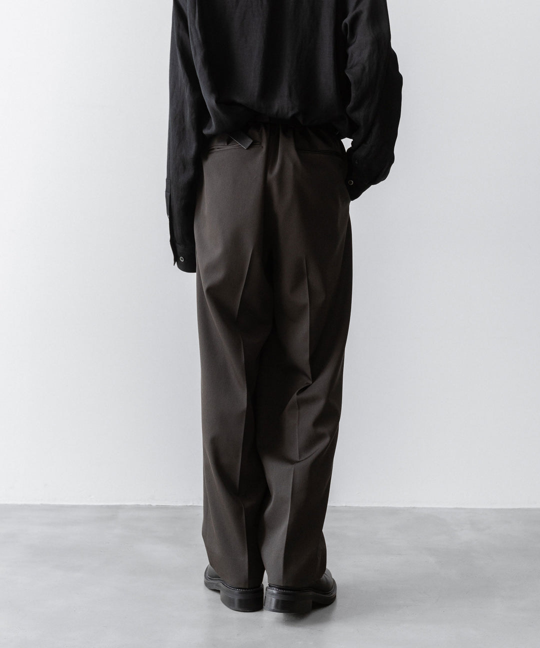 ssstein(シュタイン)のTWO TUCK EASY TROUSERS - GREY KHAKIの公式通販サイトsession福岡セレクトショップ