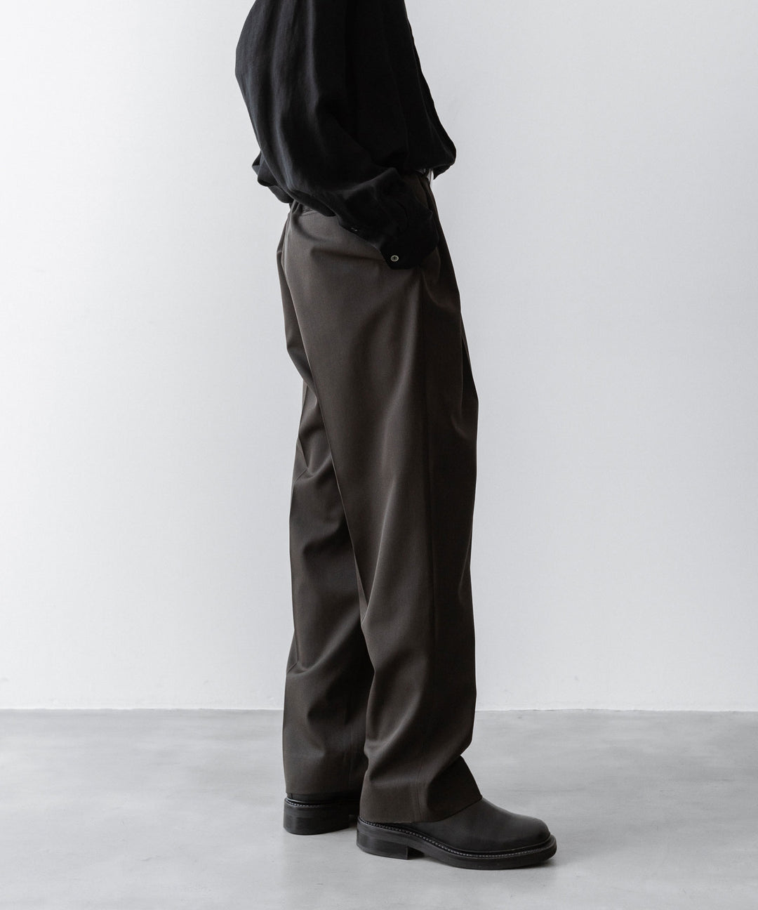 ssstein(シュタイン)のTWO TUCK EASY TROUSERS - GREY KHAKIの公式通販サイトsession福岡セレクトショップ