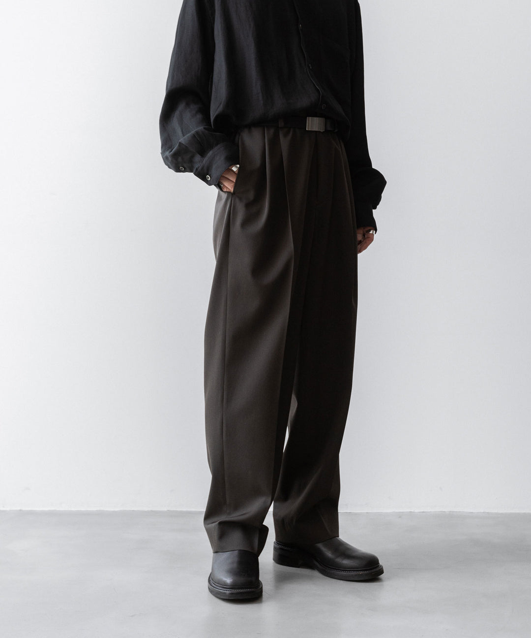 ssstein(シュタイン)のTWO TUCK EASY TROUSERS - GREY KHAKIの公式通販サイトsession福岡セレクトショップ