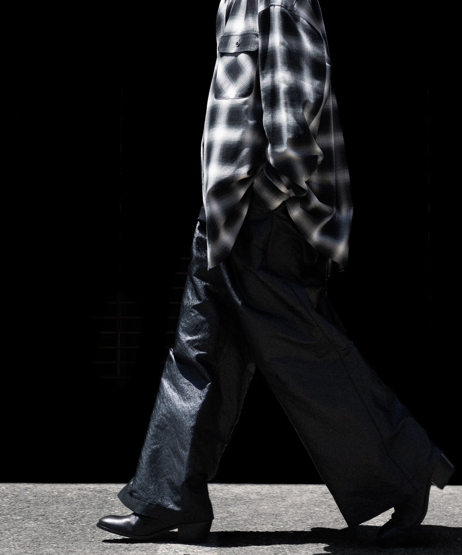 ANTHEM A-アンセムエーのLEATHER LIKE 2TUCK WIDE PANTSのBLACK公式通販サイトsession福岡セレクトショップ