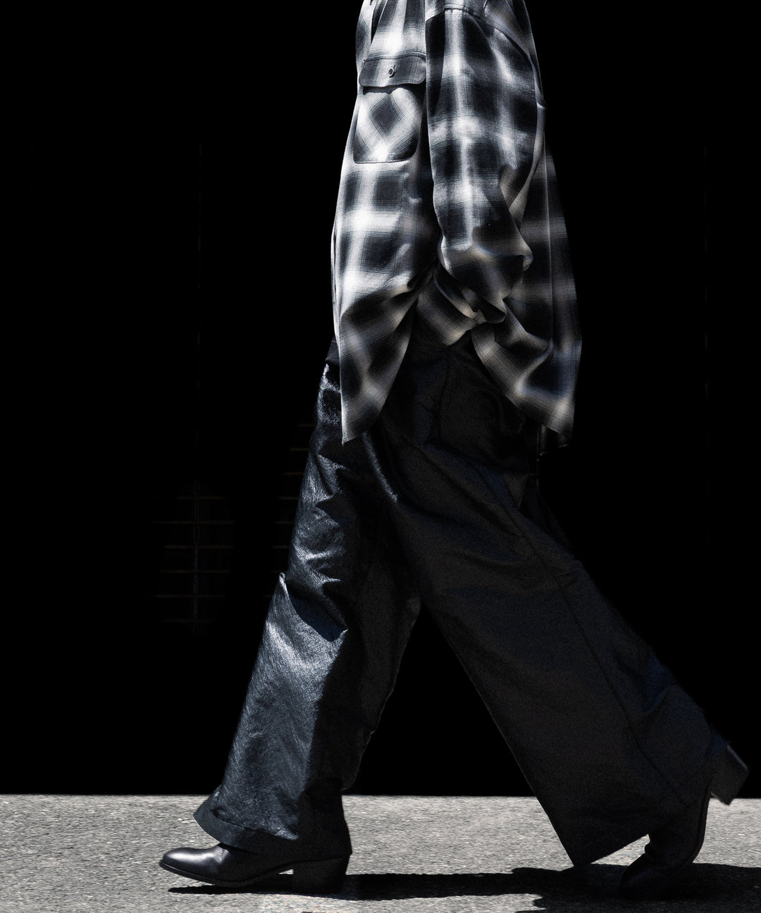 ANTHEM A-アンセムエーのLEATHER LIKE 2TUCK WIDE PANTSのBLACK公式通販サイトsession福岡セレクトショップ