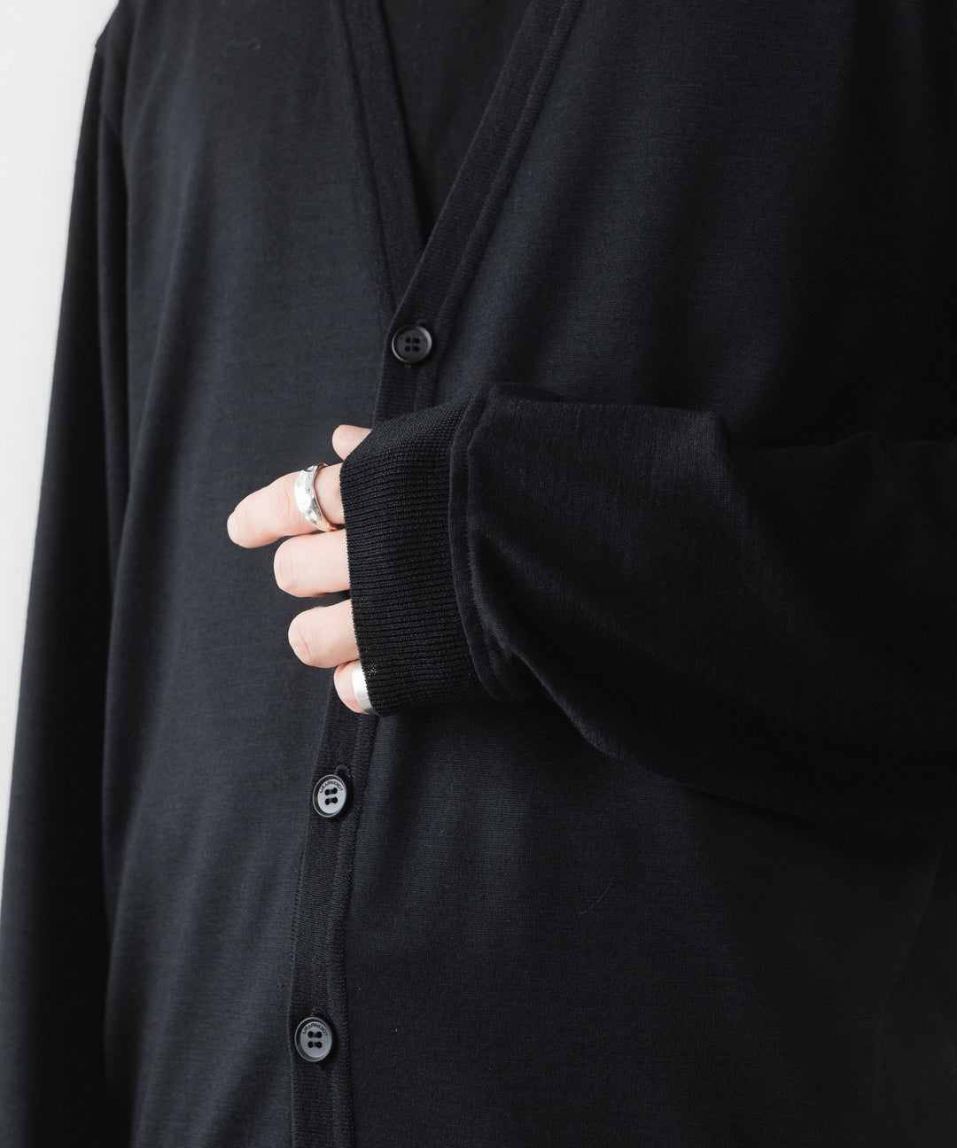 WWW - WRAPINKNOT wool wearのV-NECK CARDIGANのBLACK 公式通販サイトsession福岡セレクトショップ