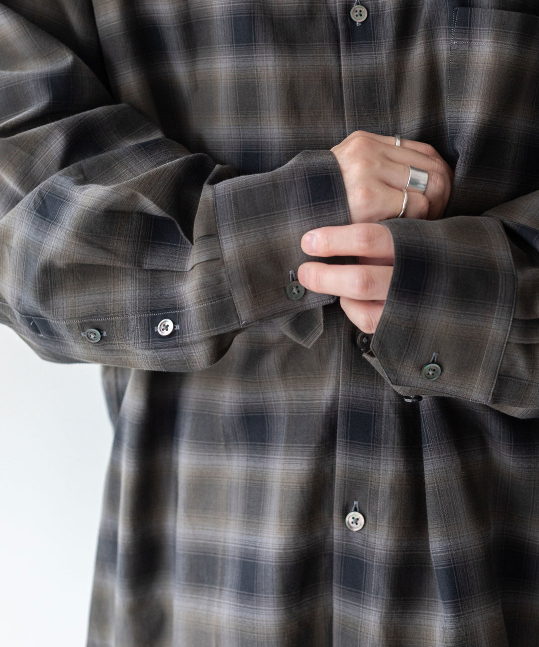 stein(シュタイン)の23AWコレクションOVERSIZED DOWN PAT SHIRTのKHAKI OMBRE