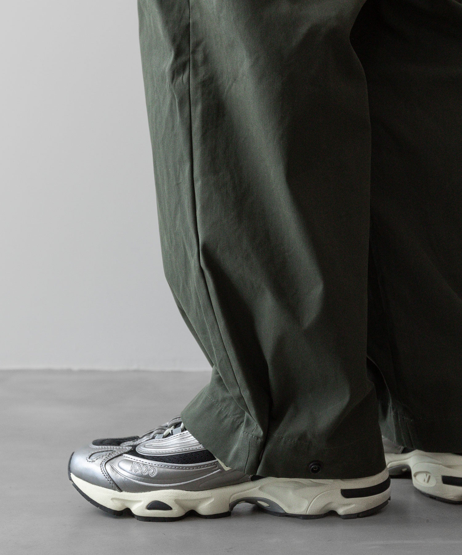 ANTHEM Aアンセムエー のCOTTON TWILL NO-BRAINER PANTS - OLIVEの公式通販サイトsession福岡セレクトショップ