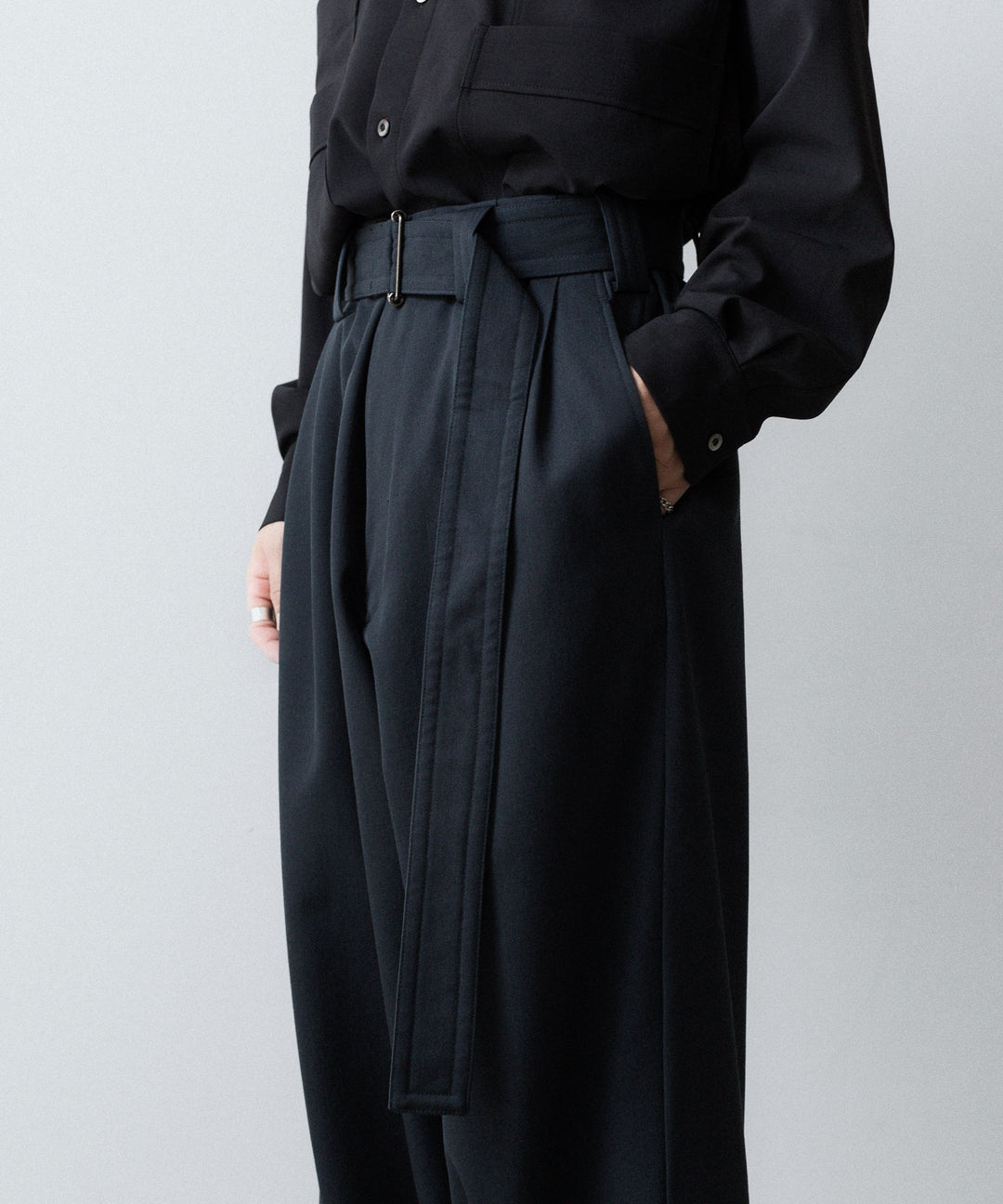 UJOH - ウジョーのTAB BELT PNTのGRAYISH NAVY公式通販サイトsession福岡セレクトショップ