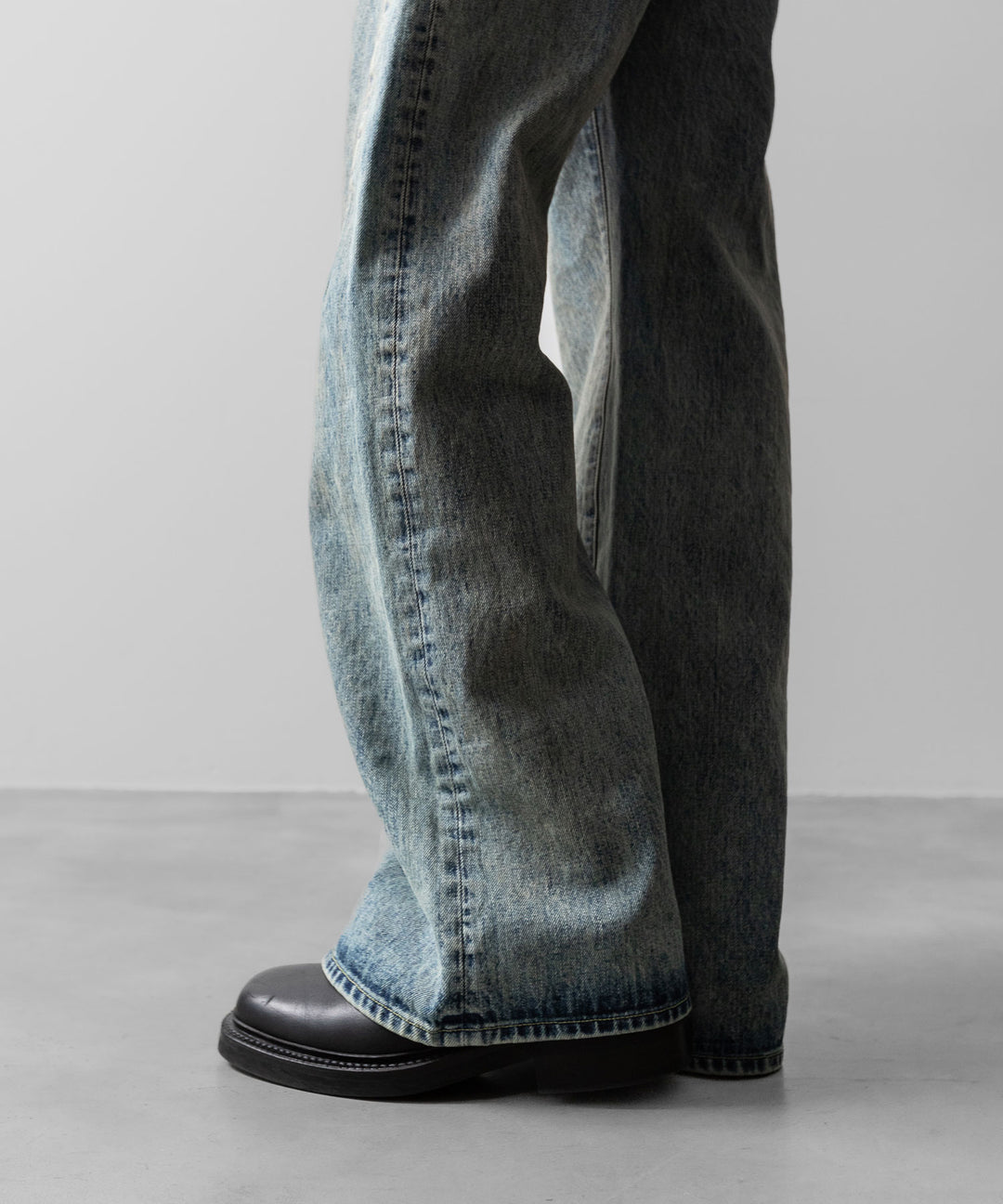 ssstein(シュタイン)のDEFORMED FLARE VINTAGE DENIM JEANS - INDIGOの公式通販サイトsession福岡セレクトショップ
