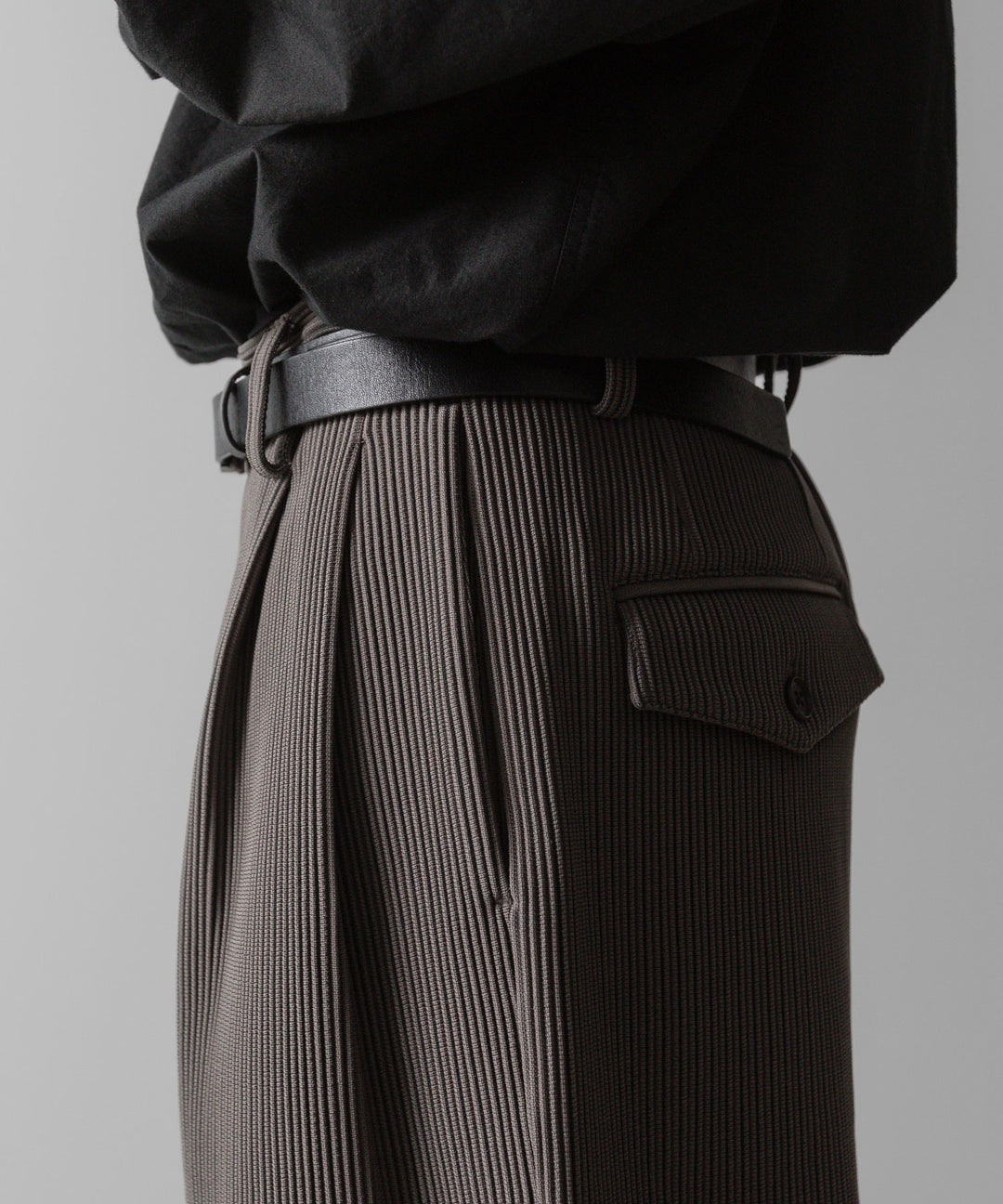 【ssstein】GRADATION PLEATS TWO TUCK TROUSERS - D.GREIGE シュタイン 23SS sessionセッション 福岡セレクトショップ 公式通販サイト