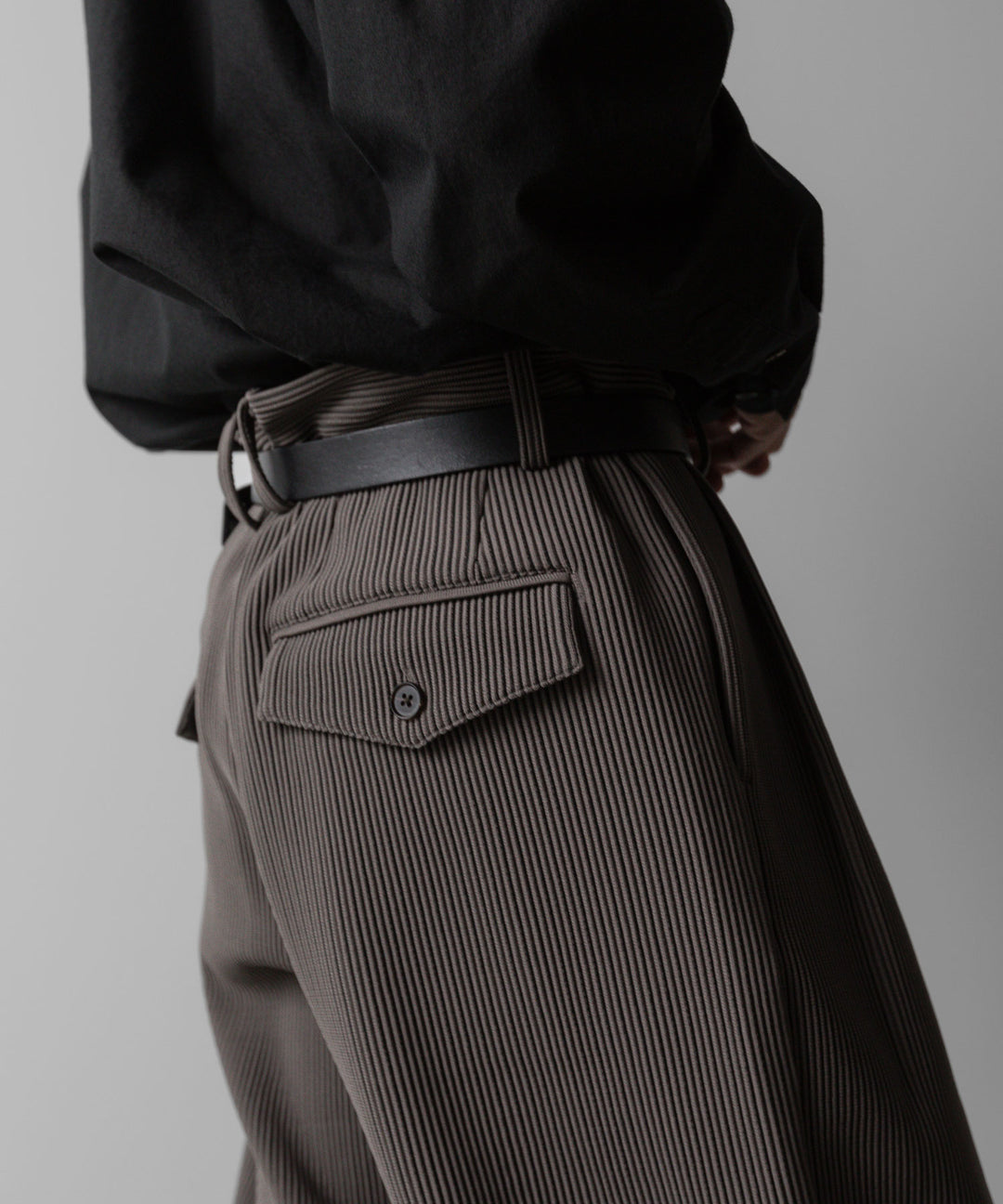 【ssstein】GRADATION PLEATS TWO TUCK TROUSERS - D.GREIGE シュタイン 23SS sessionセッション 福岡セレクトショップ 公式通販サイト