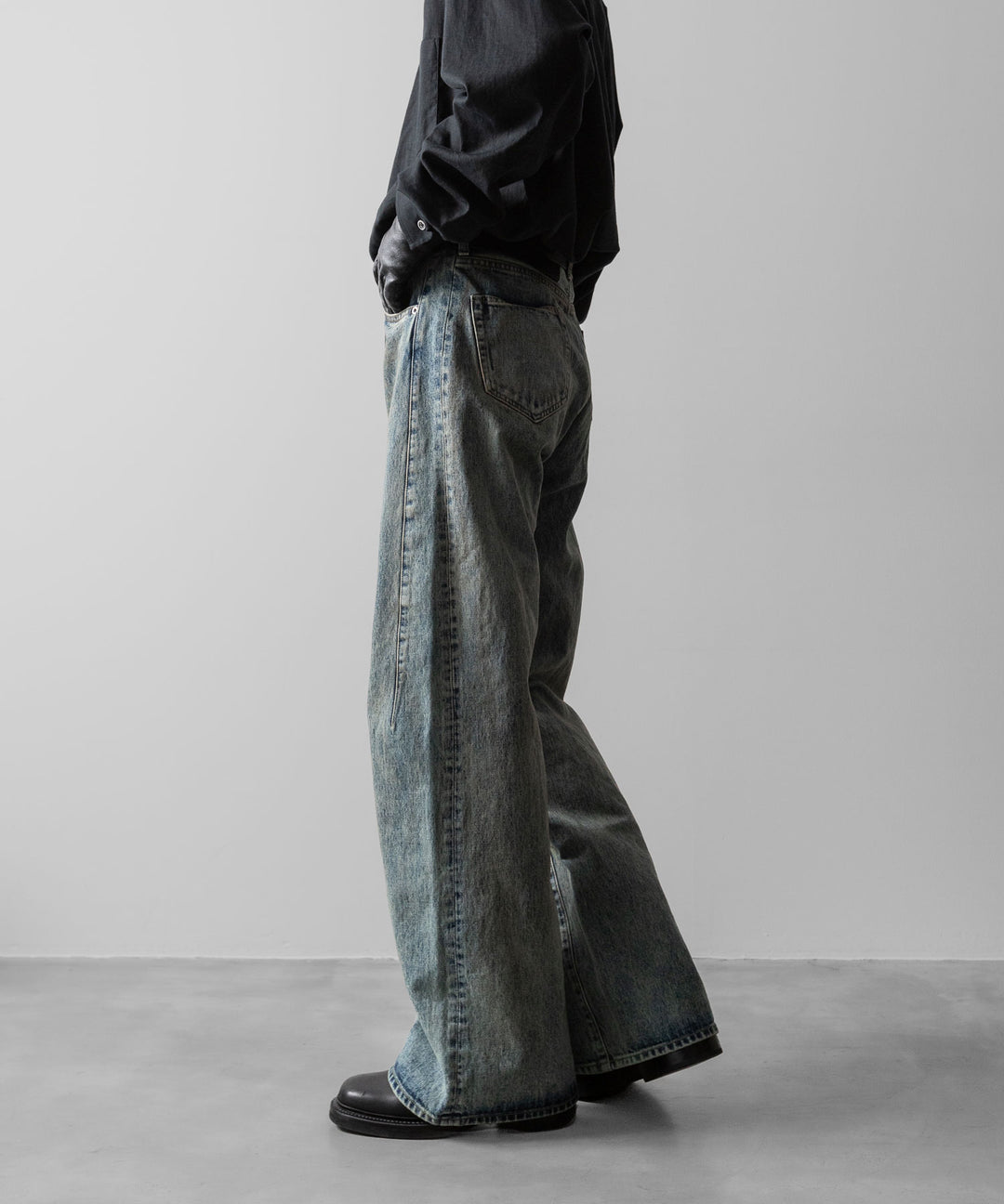 ssstein(シュタイン)のDEFORMED FLARE VINTAGE DENIM JEANS - INDIGOの公式通販サイトsession福岡セレクトショップ
