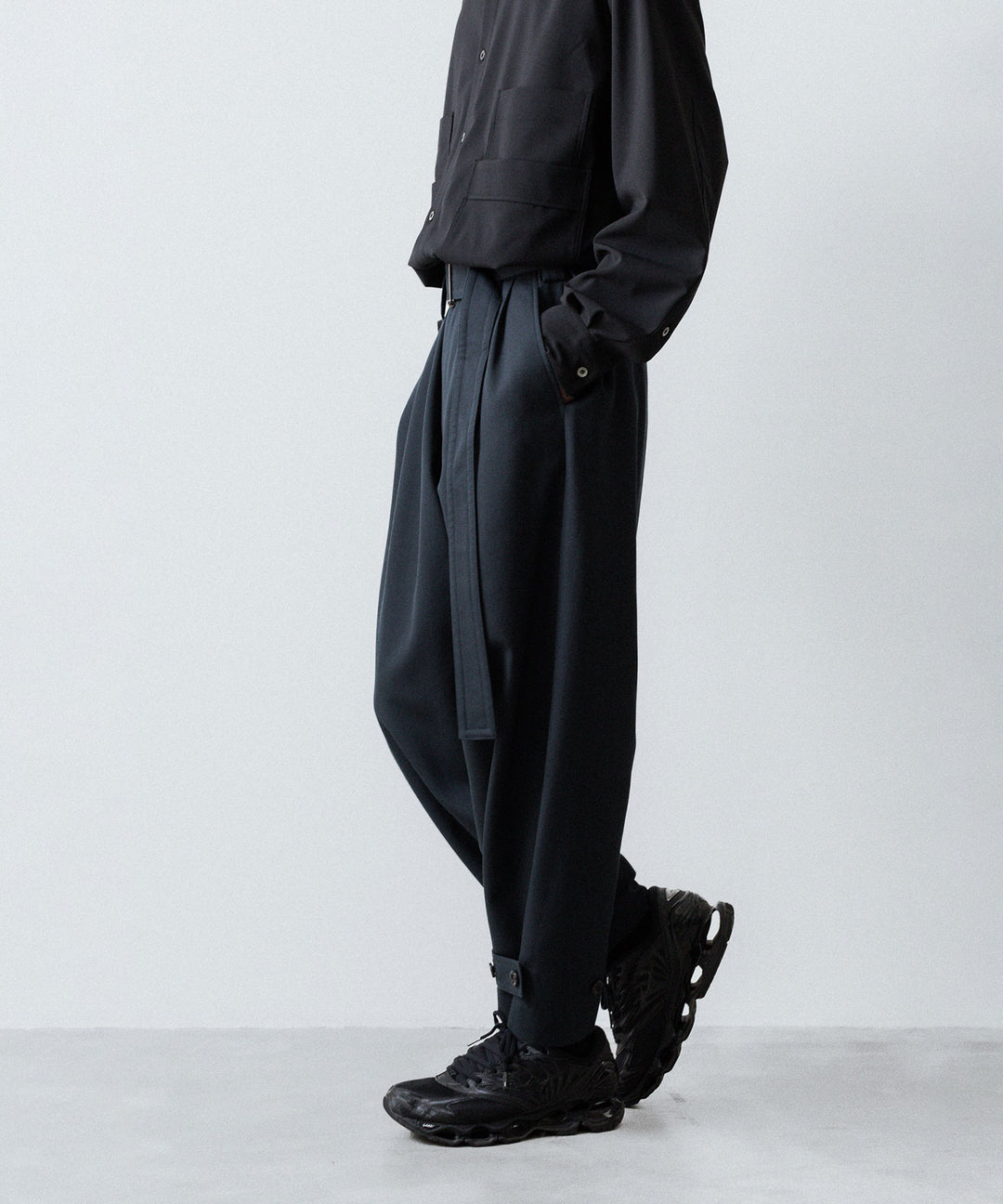 UJOH - ウジョーのTAB BELT PNTのGRAYISH NAVY公式通販サイトsession福岡セレクトショップ