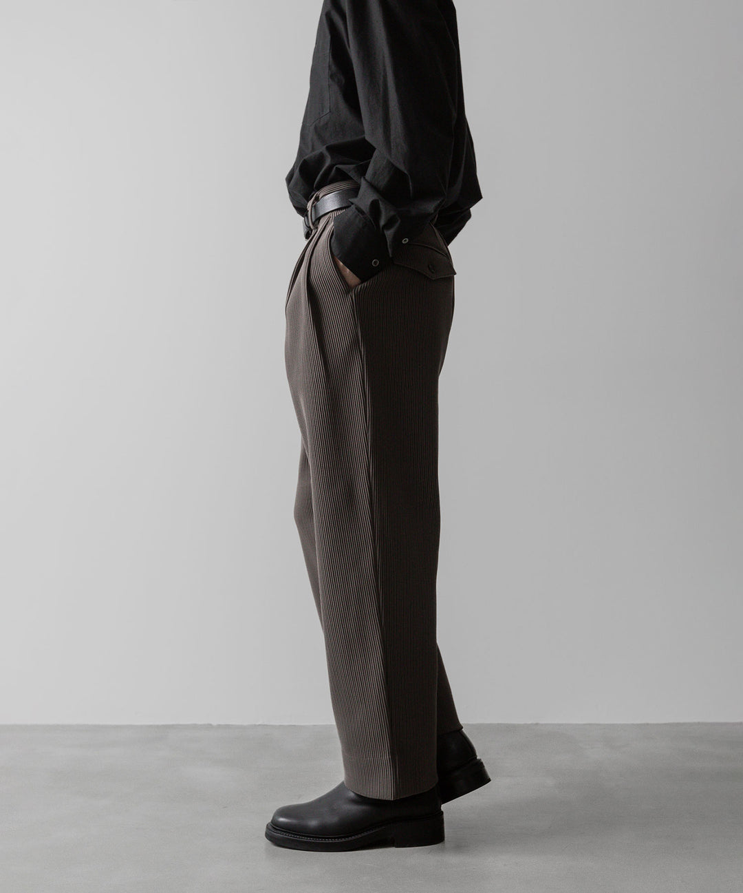 【ssstein】GRADATION PLEATS TWO TUCK TROUSERS - D.GREIGE シュタイン 23SS sessionセッション 福岡セレクトショップ 公式通販サイト