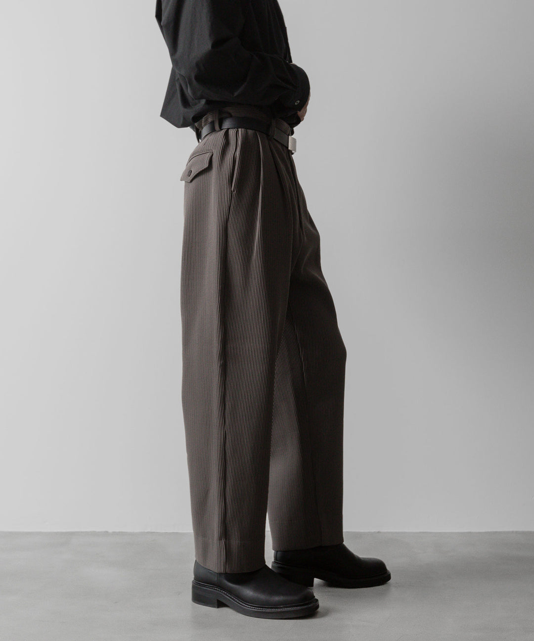 【ssstein】GRADATION PLEATS TWO TUCK TROUSERS - D.GREIGE シュタイン 23SS sessionセッション 福岡セレクトショップ 公式通販サイト