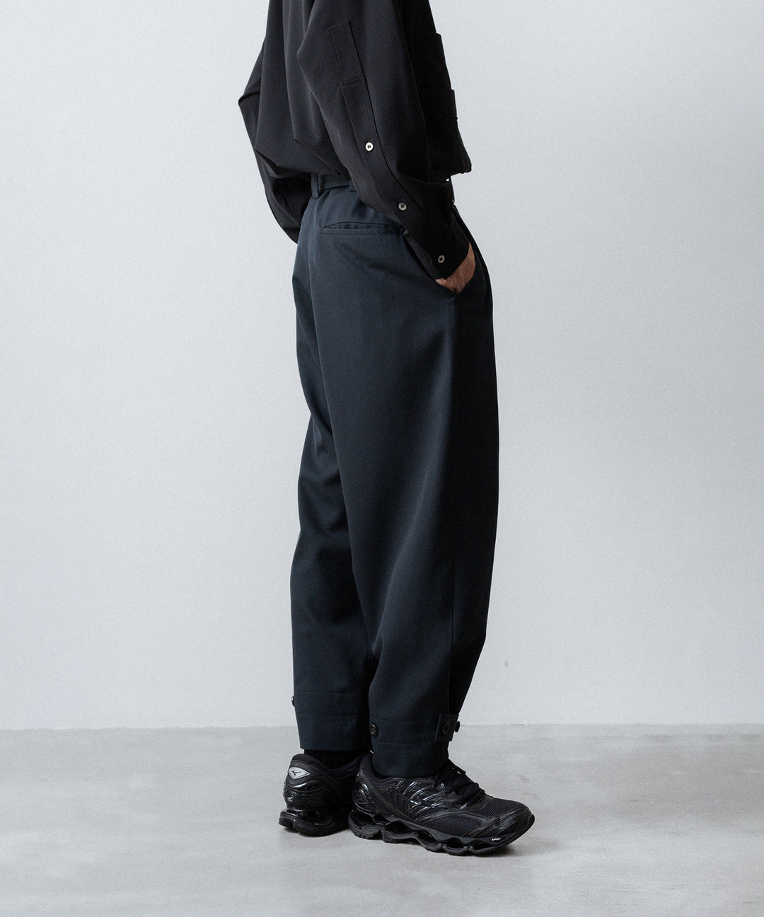 UJOH - ウジョーのTAB BELT PNTのGRAYISH NAVY公式通販サイトsession福岡セレクトショップ