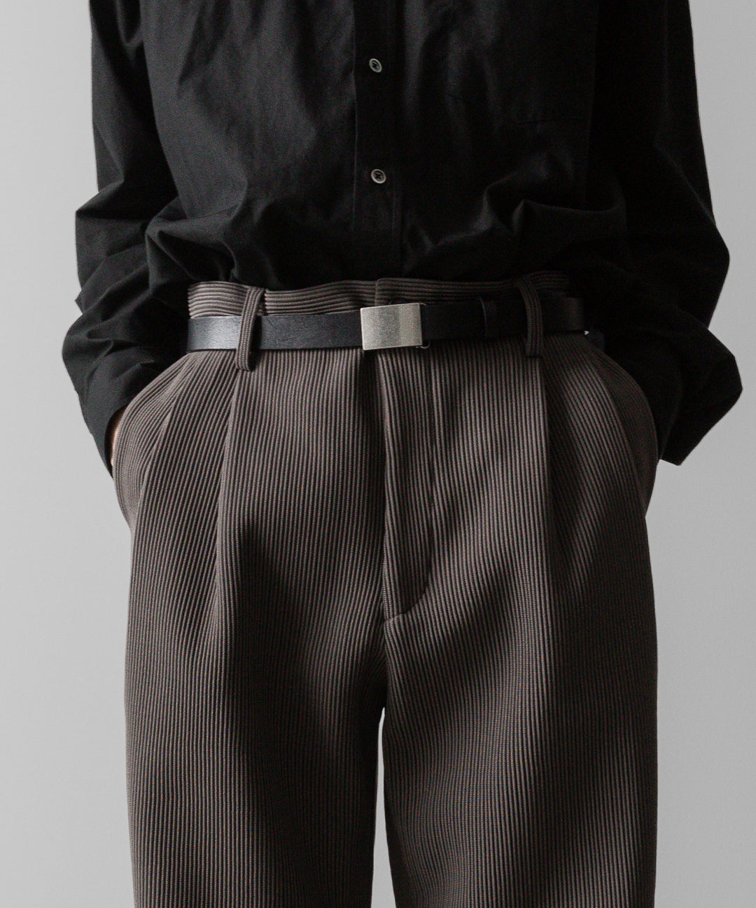 【ssstein】GRADATION PLEATS TWO TUCK TROUSERS - D.GREIGE シュタイン 23SS sessionセッション 福岡セレクトショップ 公式通販サイト