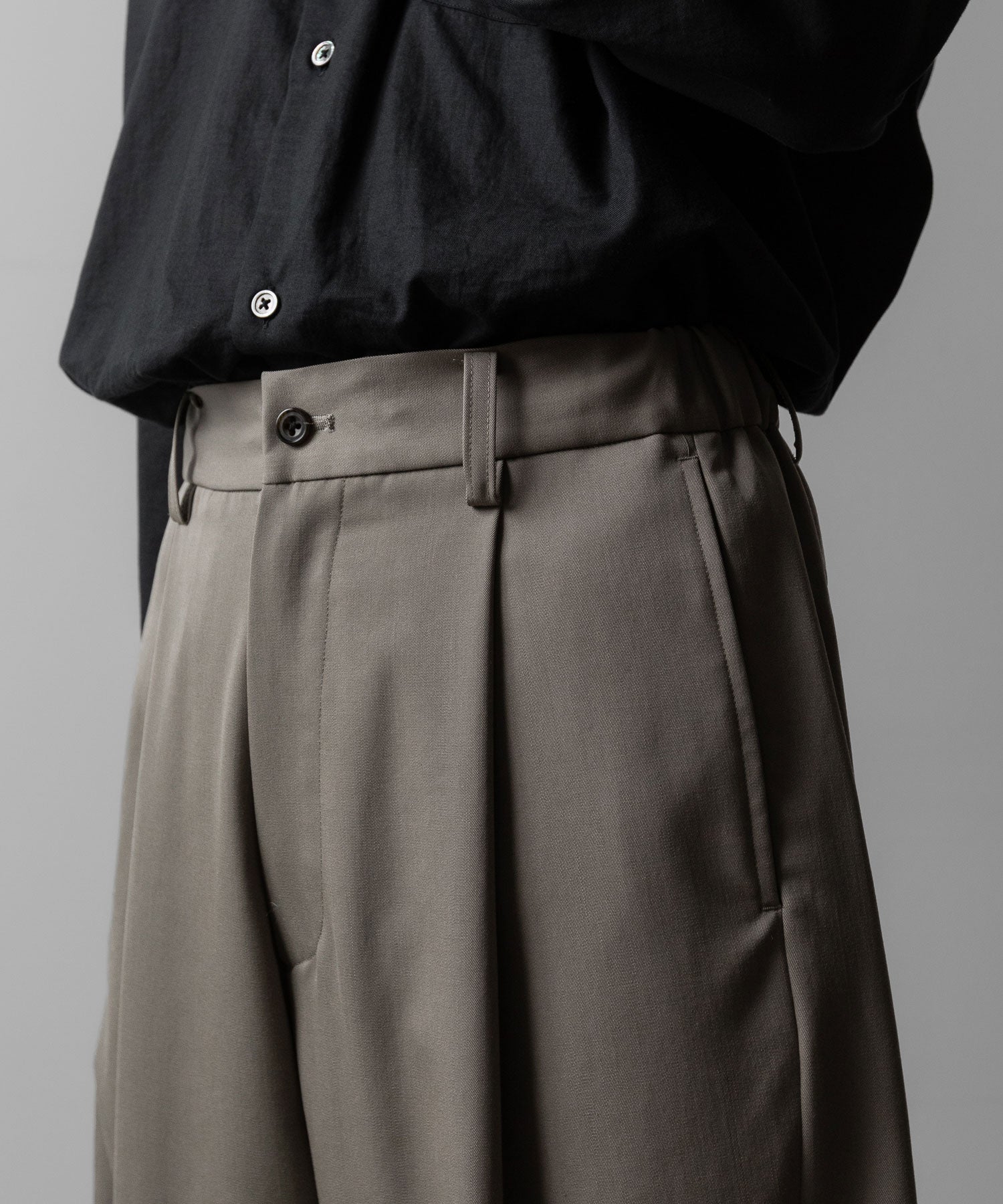 ssstein(シュタイン)のTWIST SEAM WIDE EASY TROUSERS - TAUPE BEIGEの公式通販サイトsession福岡セレクトショップ
