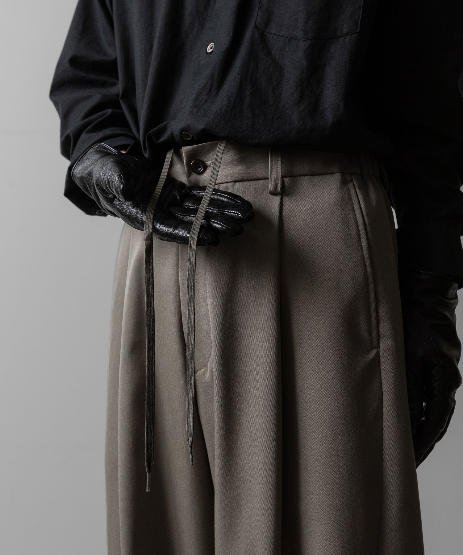 ssstein(シュタイン)のTWIST SEAM WIDE EASY TROUSERS - TAUPE BEIGEの公式通販サイトsession福岡セレクトショップ
