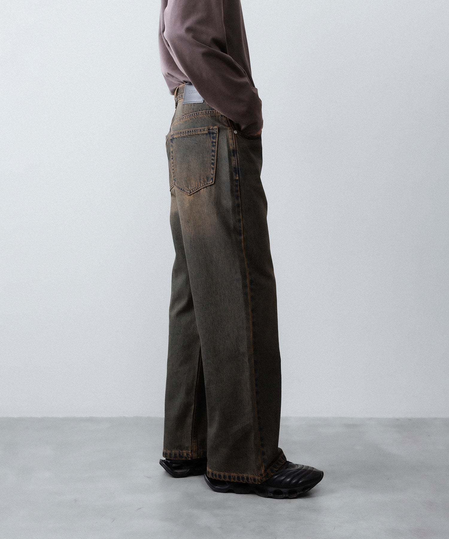 CODA -コーダのBLACK BROWN WASH BREAK CUT FLARED JEANSのBLACK BROWN公式通販サイトsession福岡セレクトショップ