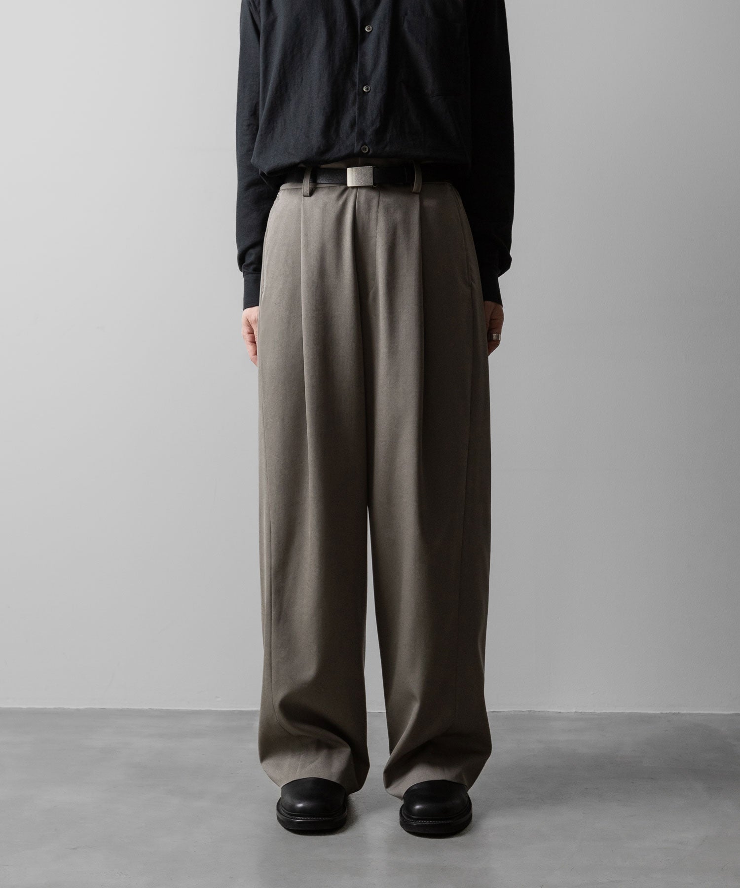 ssstein(シュタイン)のTWIST SEAM WIDE EASY TROUSERS - TAUPE BEIGEの公式通販サイトsession福岡セレクトショップ
