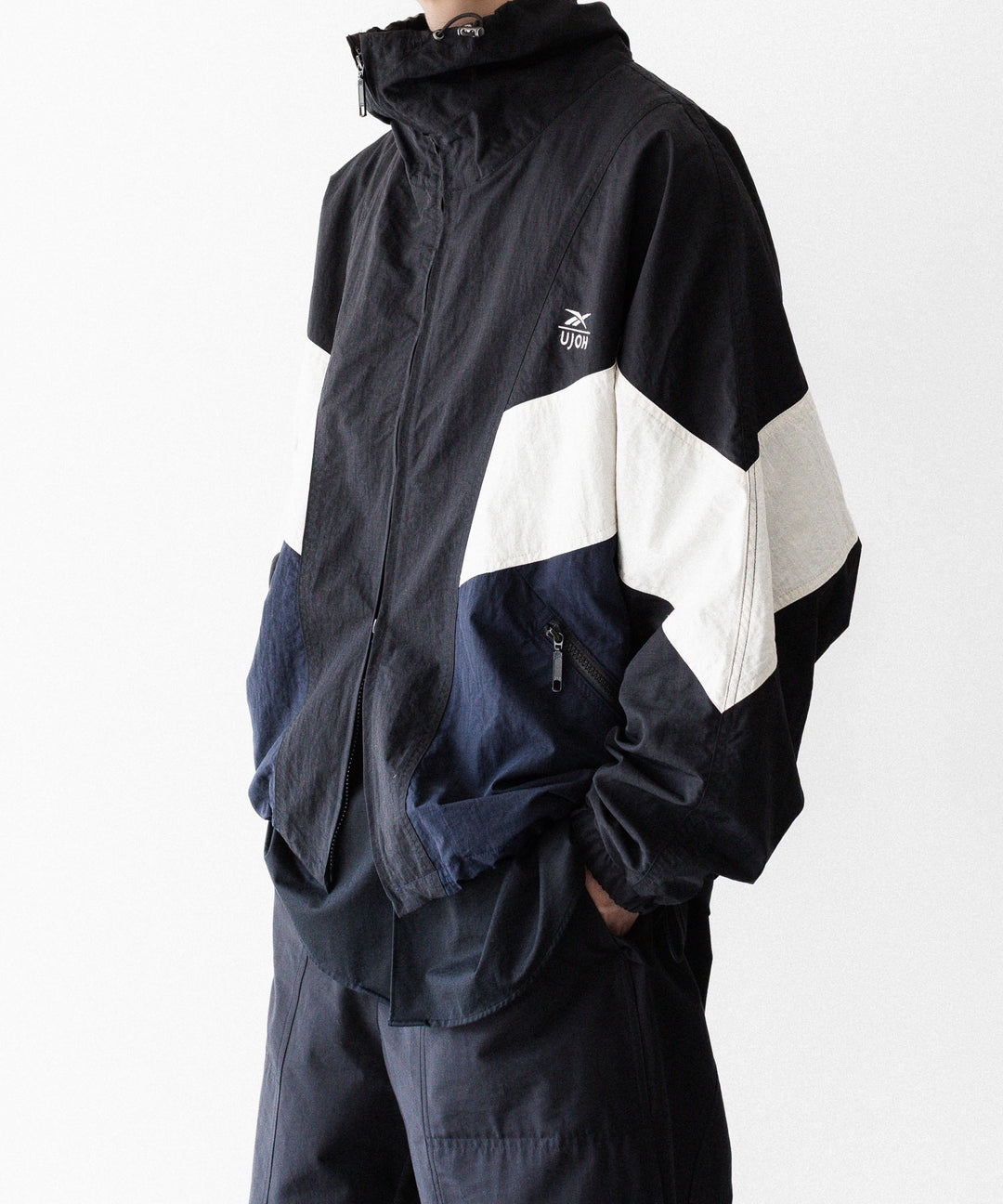 UJOH(ウジョー)×Reebok(リーボック)のZIP STAND COLLAR BLOUSON - BLACKの公式通販サイトsession福岡セレクトショップ