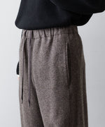 画像をギャラリービューアに読み込む, 【ssstein】WOOL/CASHMERE FLEECE EASY TWIST TROUSERS - GREY BROWN
