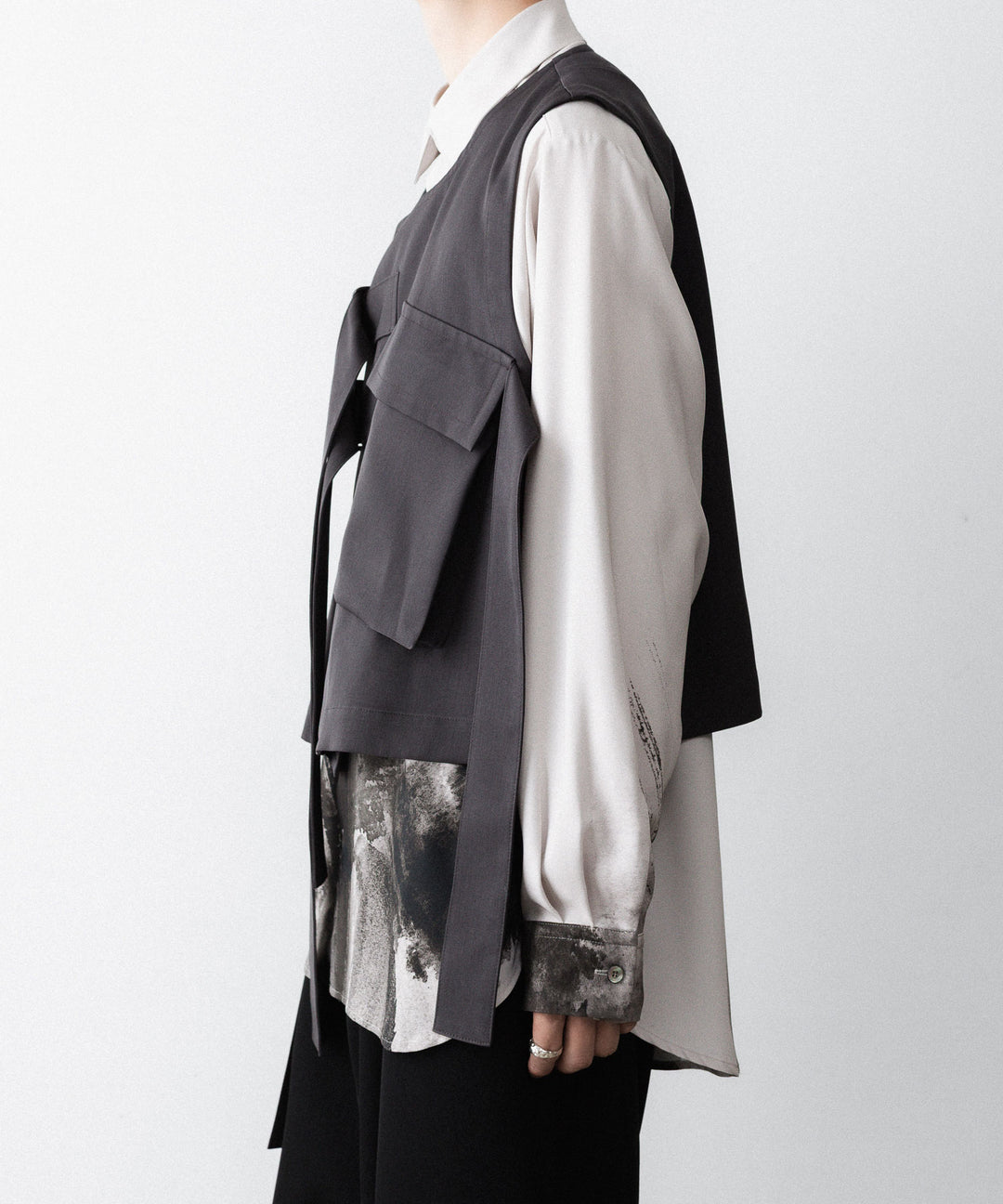 UJOH - ウジョーのBIG POCKET W BELTED VESTのSTEEL GRY公式通販サイトsession福岡セレクトショップ
