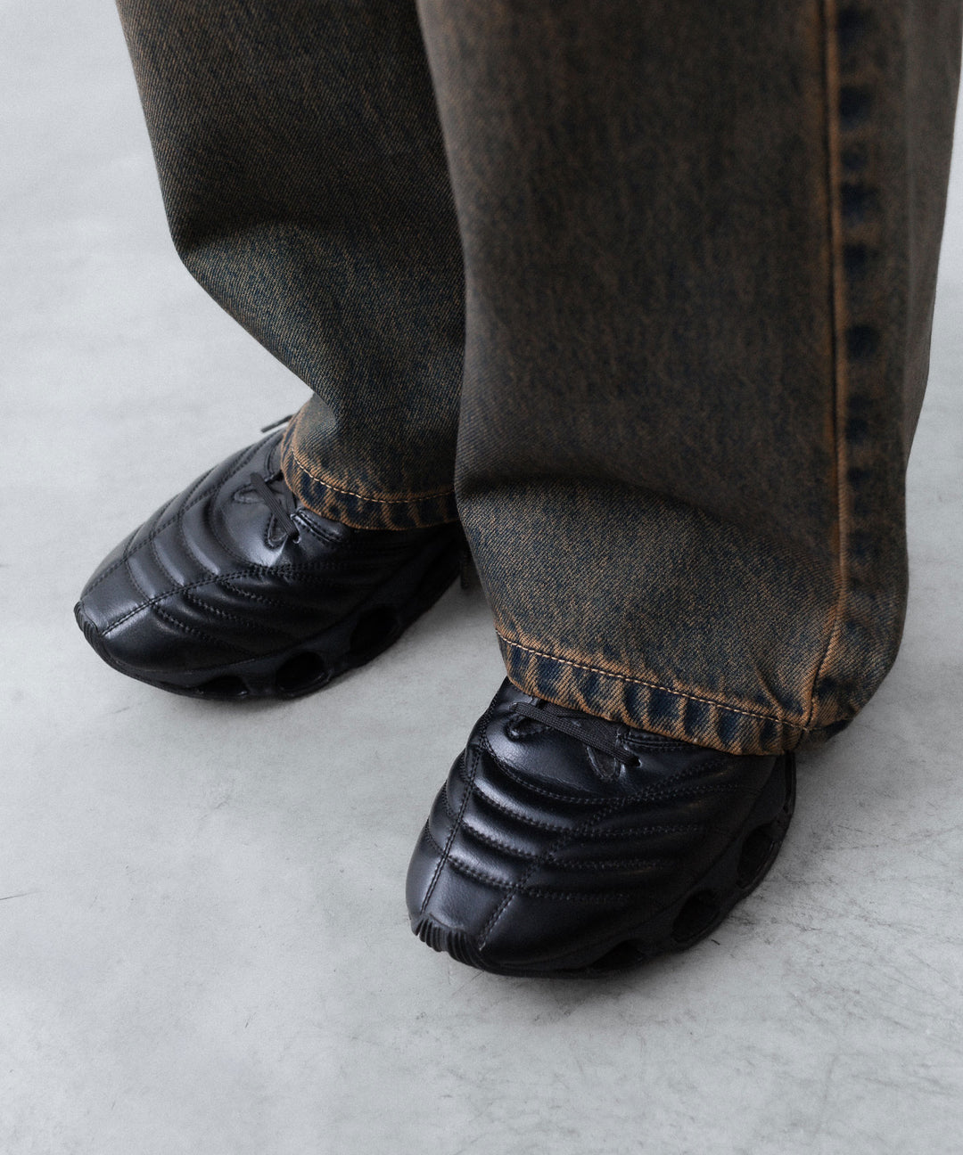 CODA -コーダのBLACK BROWN WASH BREAK CUT FLARED JEANSのBLACK BROWN公式通販サイトsession福岡セレクトショップ