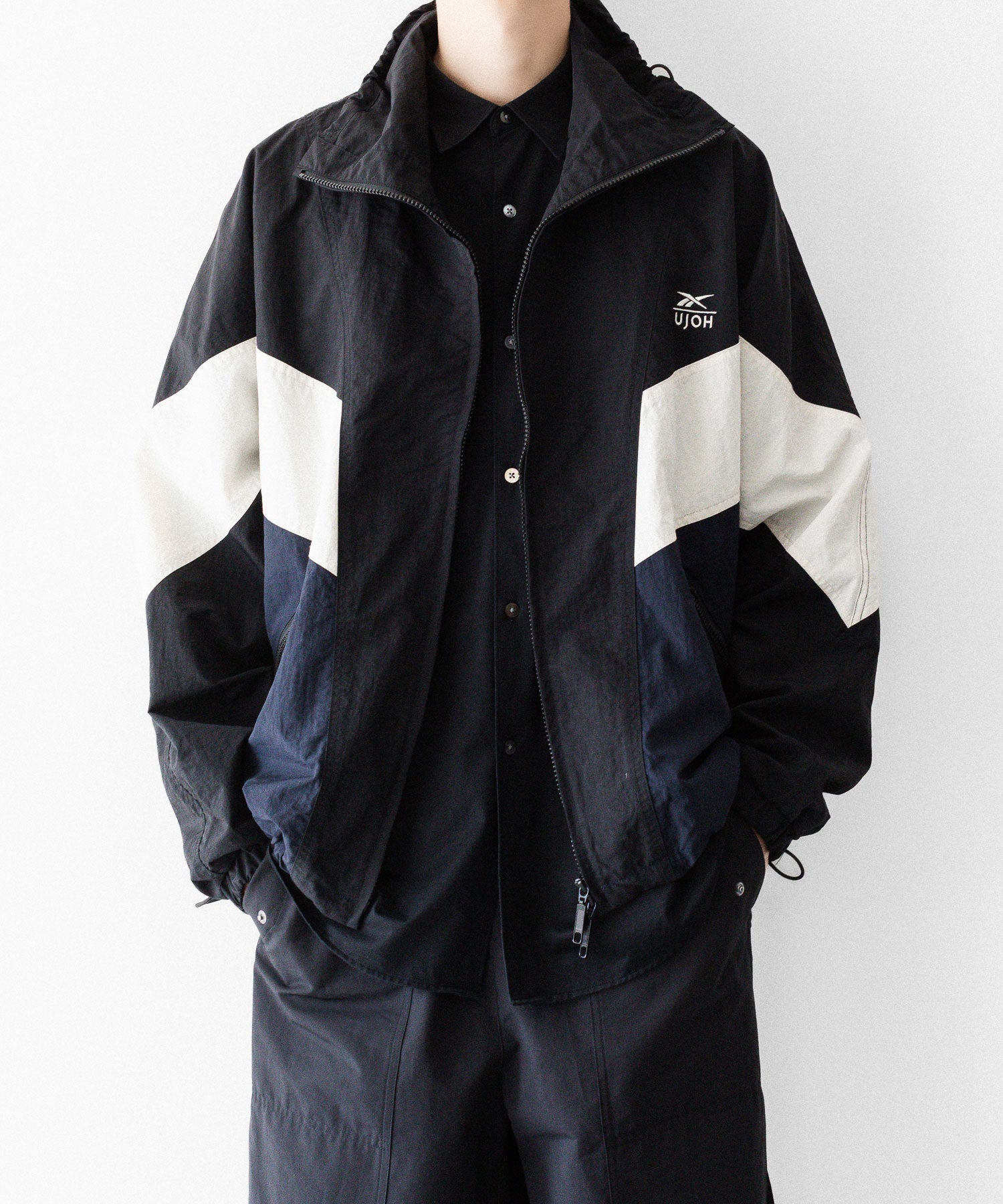 UJOH×Reebok】ZIP STAND COLLAR BLOUSON - BLACK | 公式通販サイト