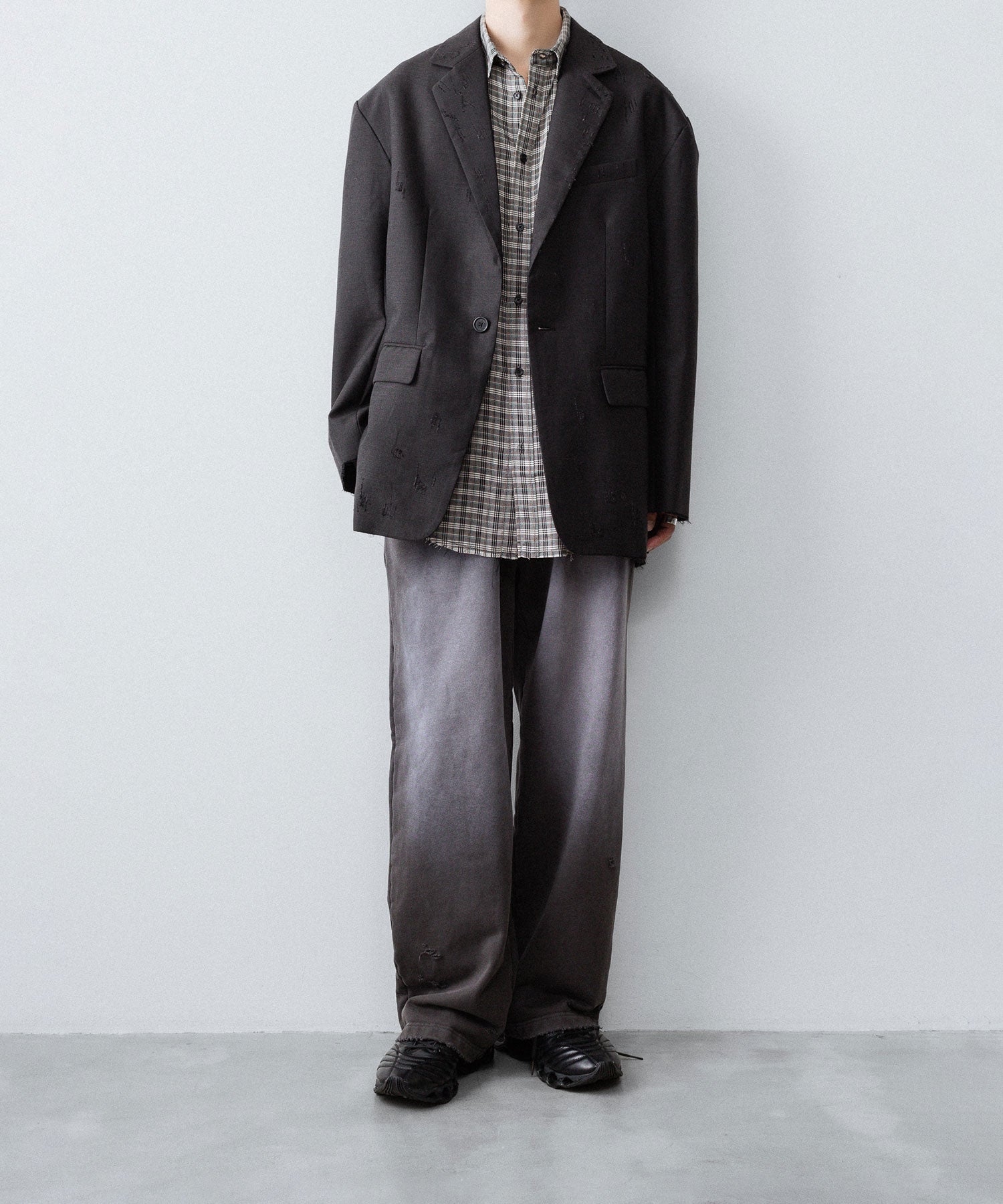 【CODA】WORN BLACK AGING FADED DAMAGED SWEATPANTS - WORN BLACK
