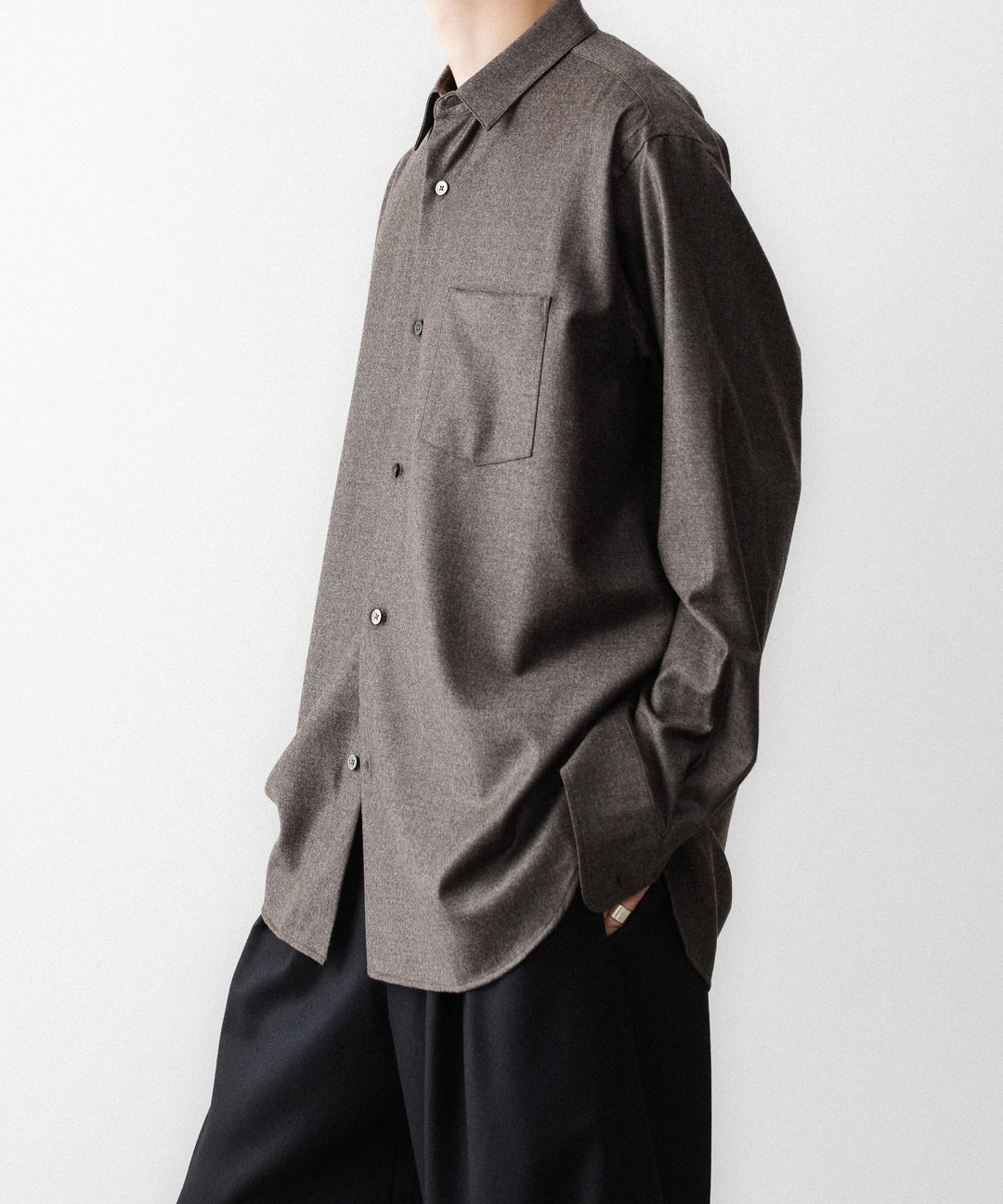 ssstein(シュタイン)のEXTRA FINE WOOL OVERSIZED REGULAR COLLAR SHIRT - CHARCOAL BROWNの公式通販サイトsession福岡セレクトショップ