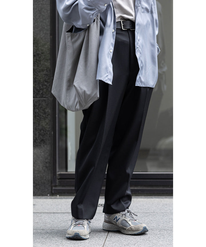 stein(シュタイン)の23AWコレクションBELTLESS WIDE TROUSERSのBLACK