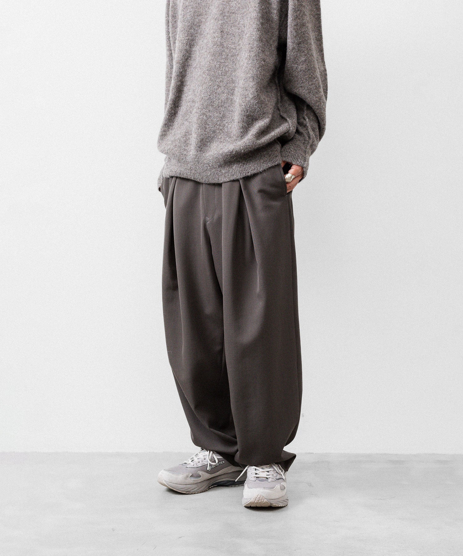 UJOH ウジョー CROSS TUCK PNTのOLIVE GRAY 公式通販サイトsession福岡セレクトショップ