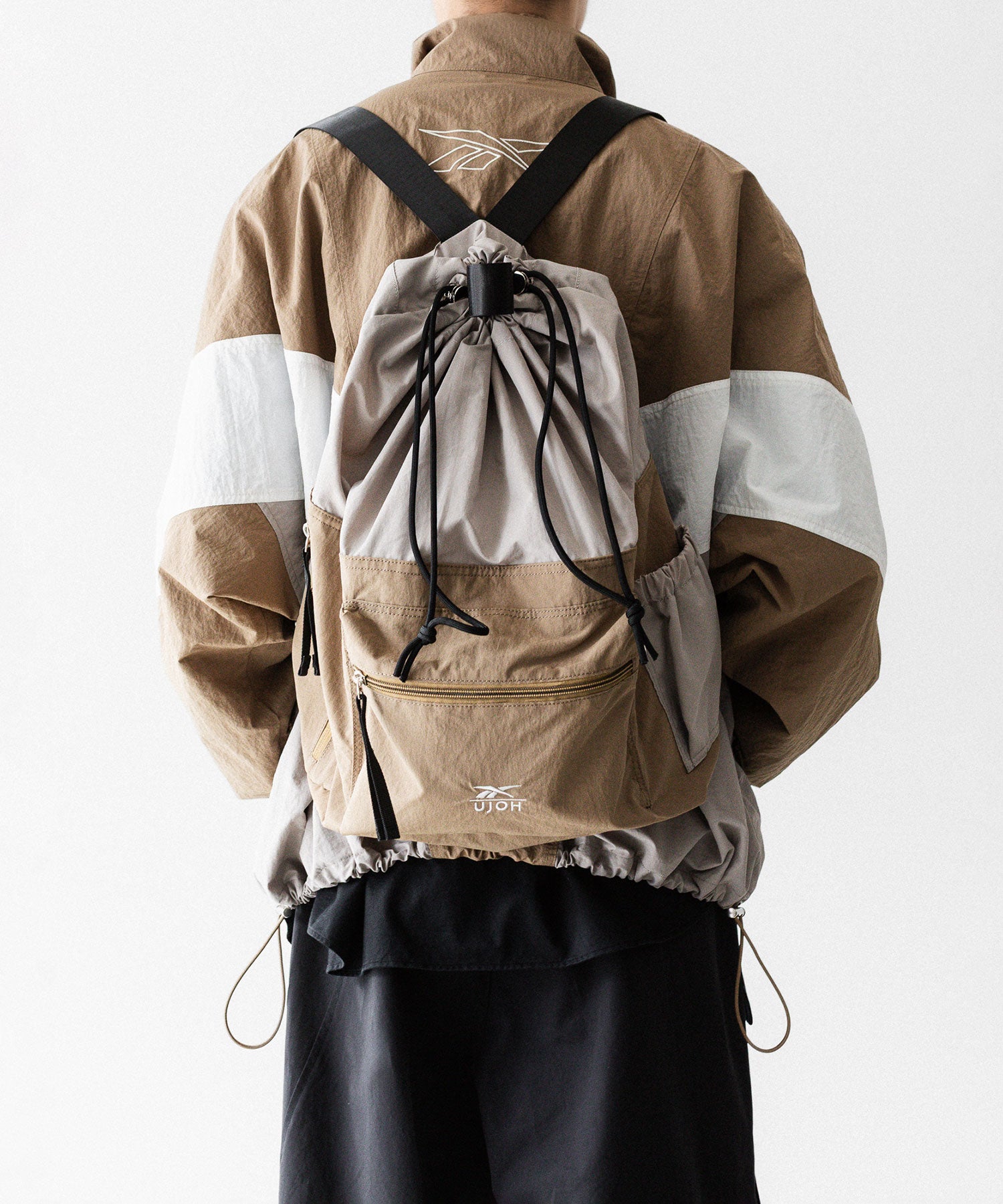 新品同様 Draw Cord Maxi SKT ReebokUJOH（ウジョー） UJOH × Reebok】DRAW CORD BAG - BEIGE | 公式通販サイト session